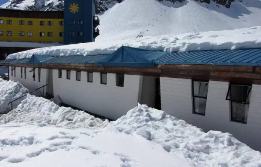 Inca Lodge frente al Hotel Portillo, Chile